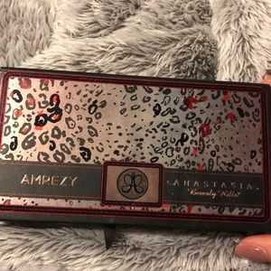 Anastasia amrezy pallete